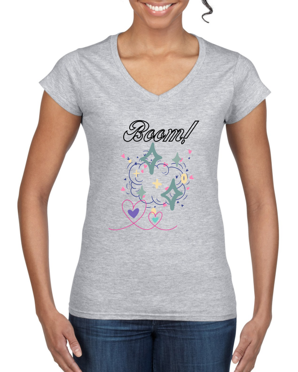 "Erlebe den Stil-Boom: Ladies' Softstyle® V-Neck T-Shirt für zeitlose Eleganz."