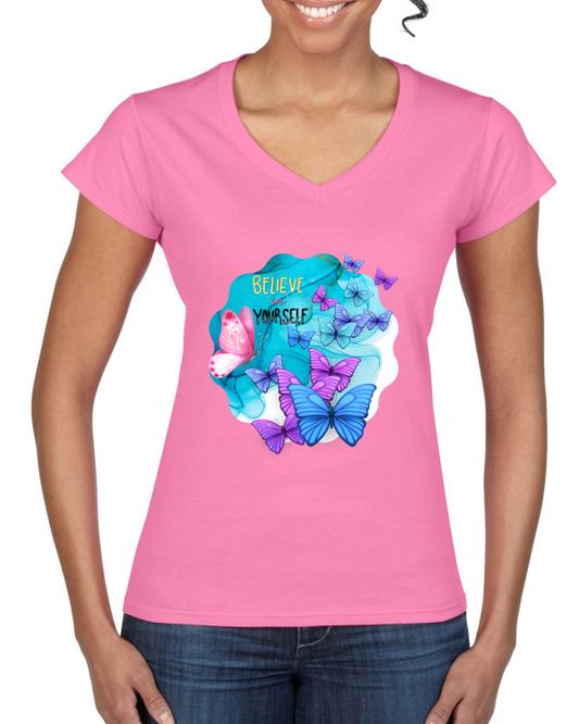 "Empower Your Essence: Das Ladies' Softstyle® V-Neck T-Shirt mit der Botschaft 'Believe in Yourself' – Dein Schlüssel zur selbstbewussten Eleganz."