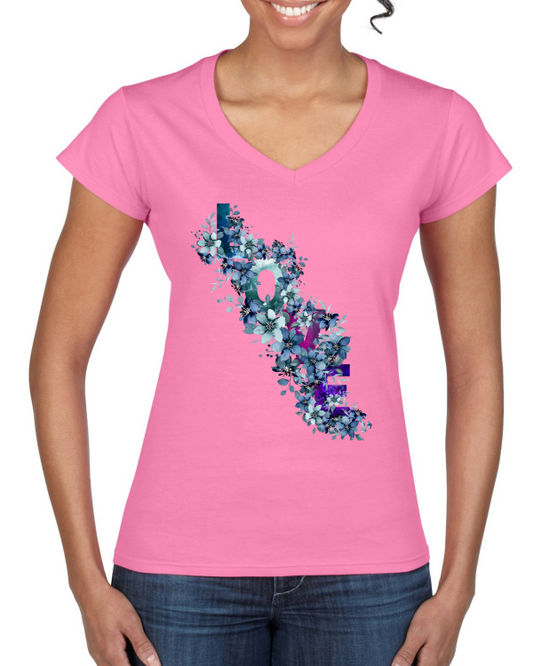 "Love Flowers: Das Ladies' Softstyle® V-Neck T-Shirt – Trage die Blüten der Liebe mit zeitloser Eleganz."