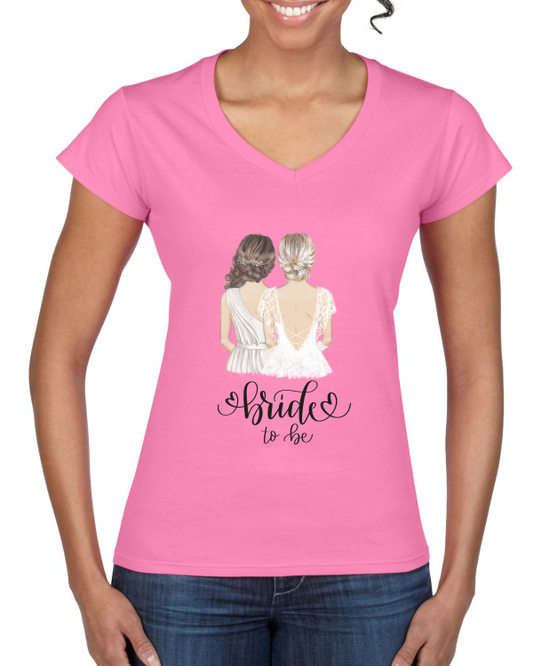 "Bride to Be: Das Ladies' Softstyle® V-Neck T-Shirt – Trage stolz deine Vorfreude mit zeitloser Eleganz."